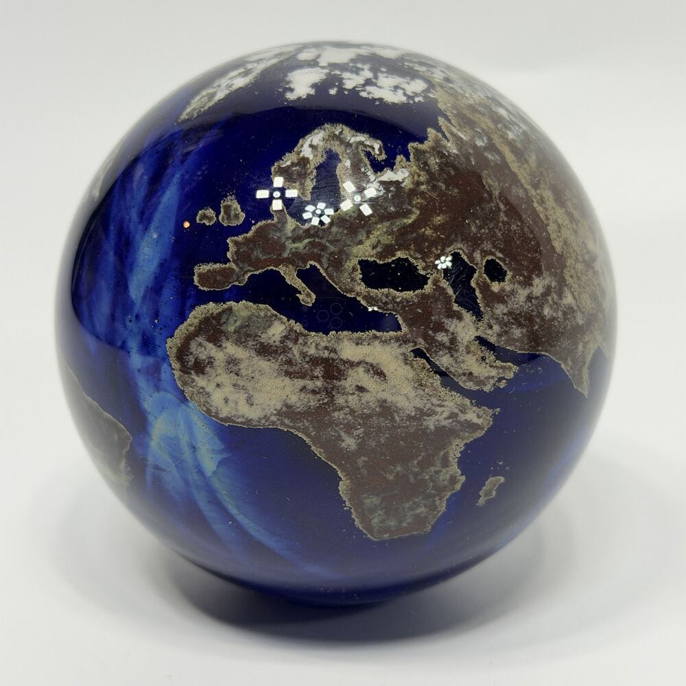 Lundberg Studios 1998 World Globe Cobalt Blue Art Glass Paperweight Art 4”